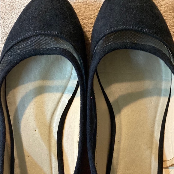 Elegant Black Women's Flats - Picture 2 of 5